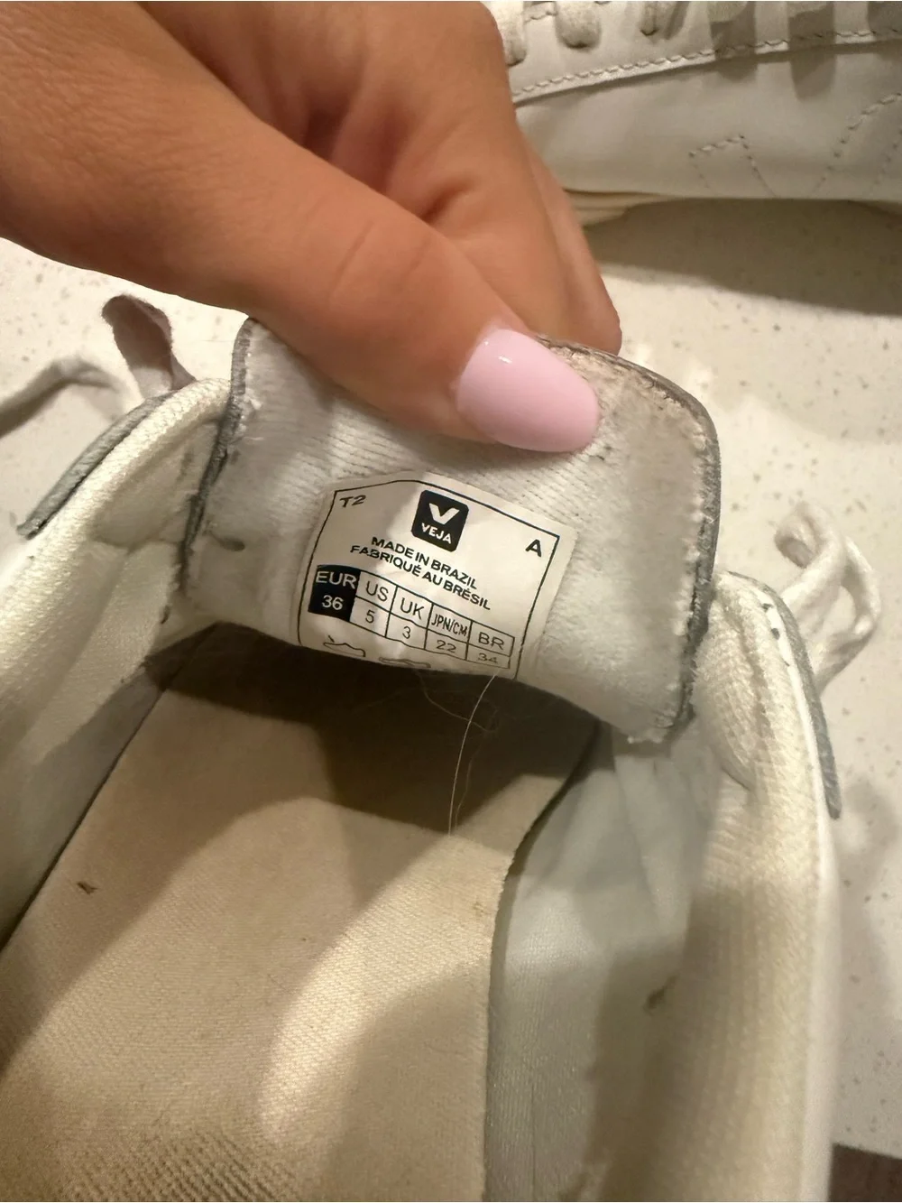Veja minimal leather